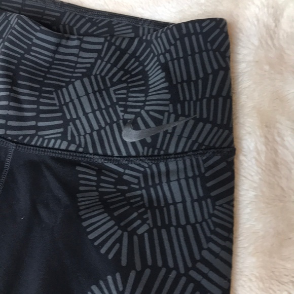 Nike legendary crop - Picture 3 of 5